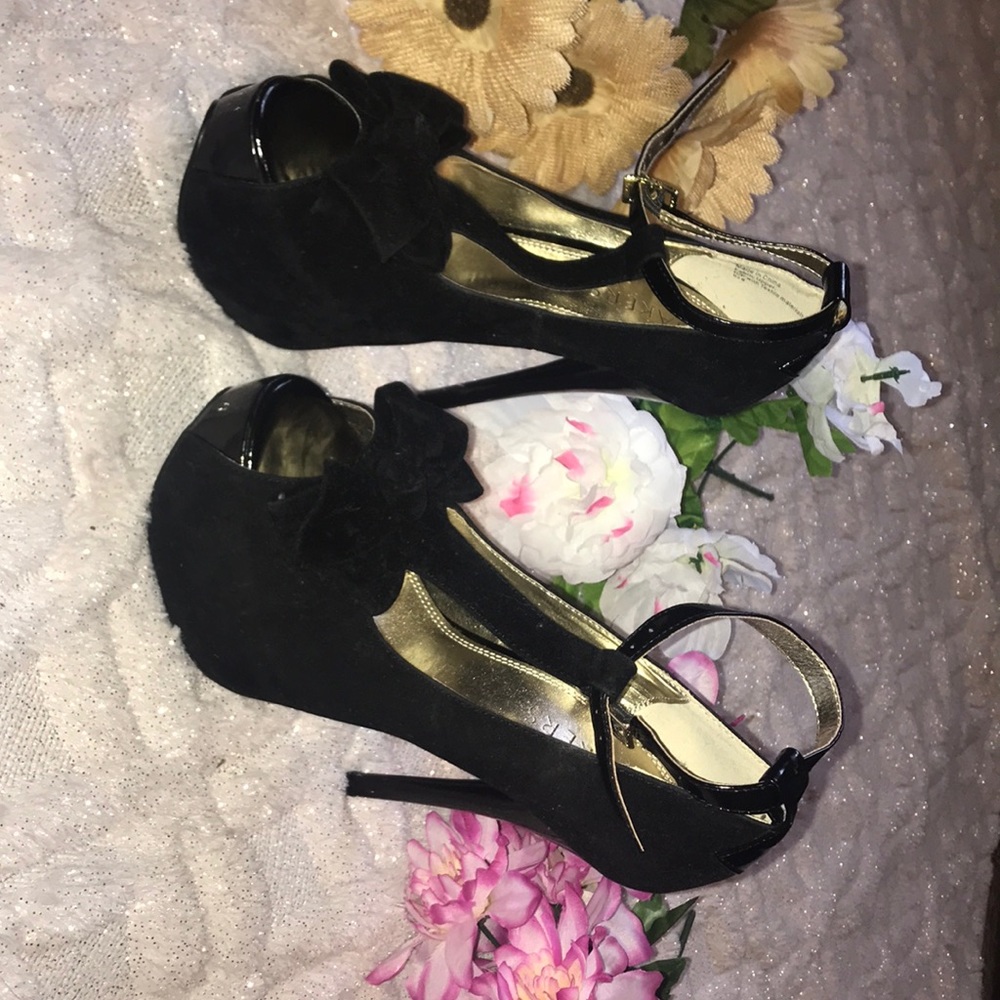 Shoes - Picture 4 of 4